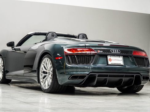 Used 2017 Audi R8 V10 w/ Carbon Exterior Package image 18