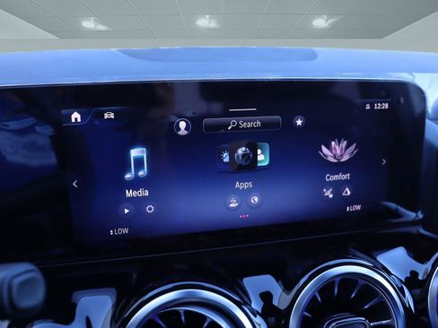 New 2025 Mercedes-Benz GLA 250 image 41