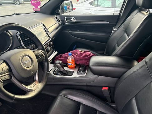 Used 2019 Jeep Grand Cherokee Limited AWD/4WD image 4