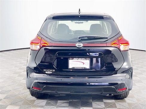 Used 2022 Nissan Kicks S image 7