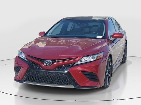 Used 2018 Toyota Camry XSE w/ Driver Assist Package image 4