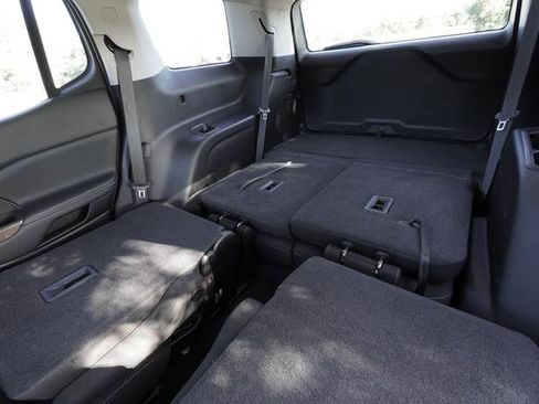Used 2023 GMC Acadia SLE image 34