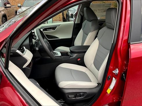 New 2025 Toyota RAV4 Limited image 9