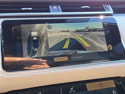 Used 2021 Land Rover Range Rover Velar R-Dynamic S image 33