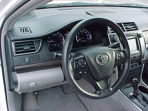 Used 2016 Toyota Camry LE FWD image 21