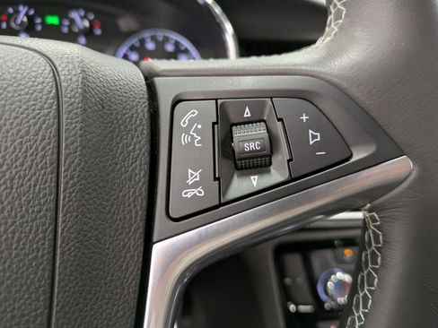 Used 2022 Buick Encore Preferred w/ Safety Package image 17