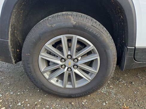 Used 2023 Chevrolet Traverse LT image 10