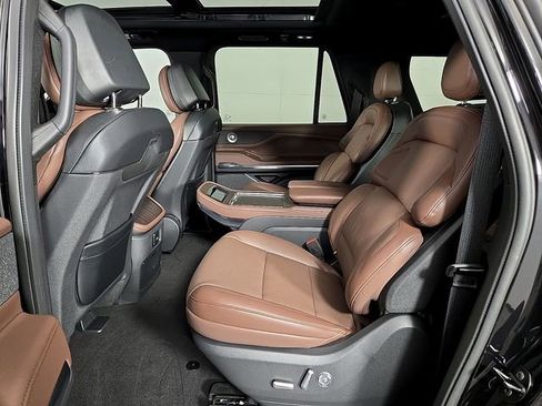 New 2025 Lincoln Navigator L Reserve AWD/4WD image 9