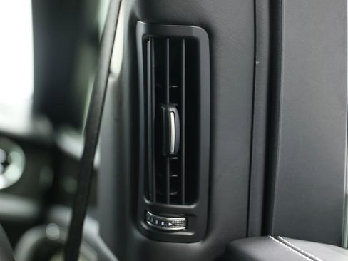 Used 2019 Bentley Bentayga image 81