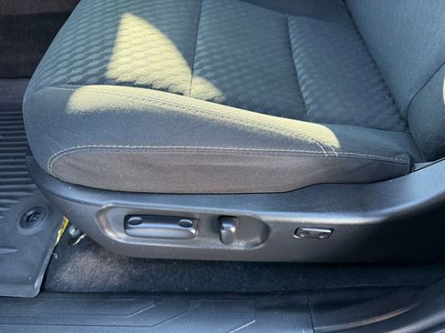 Used 2021 Toyota Tacoma SR5 w/ Trail Edition image 17