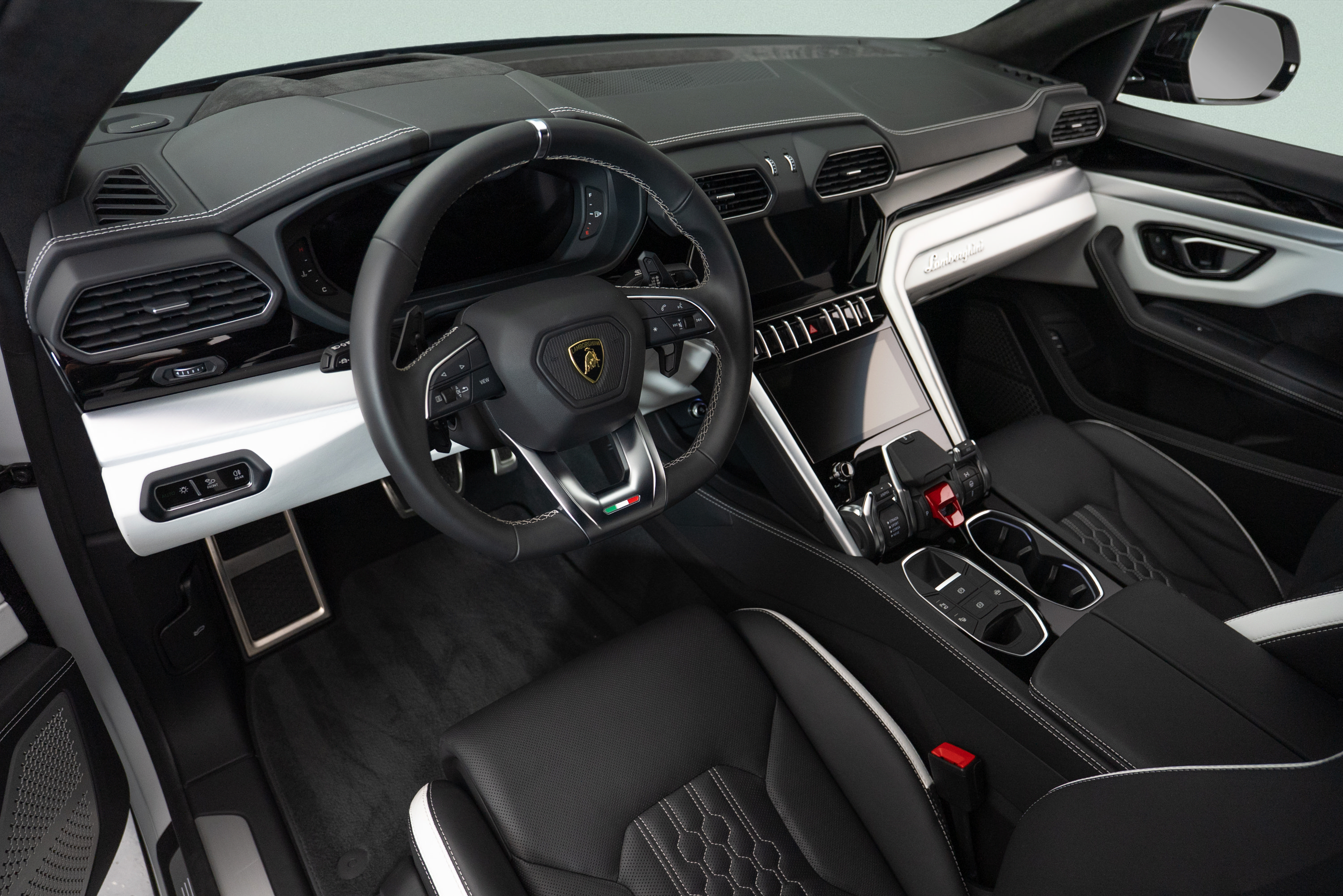 Used 2024 Lamborghini Urus S AWD/4WD image 17