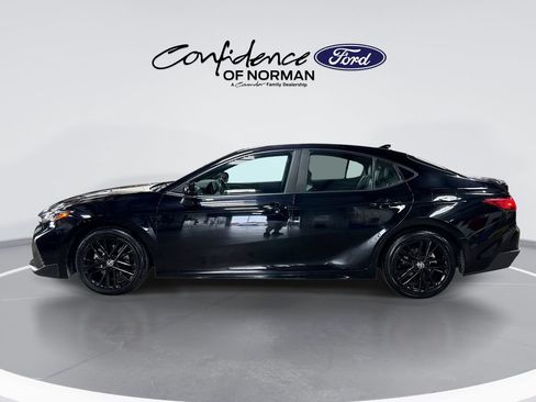 Used 2025 Toyota Camry SE FWD image 5