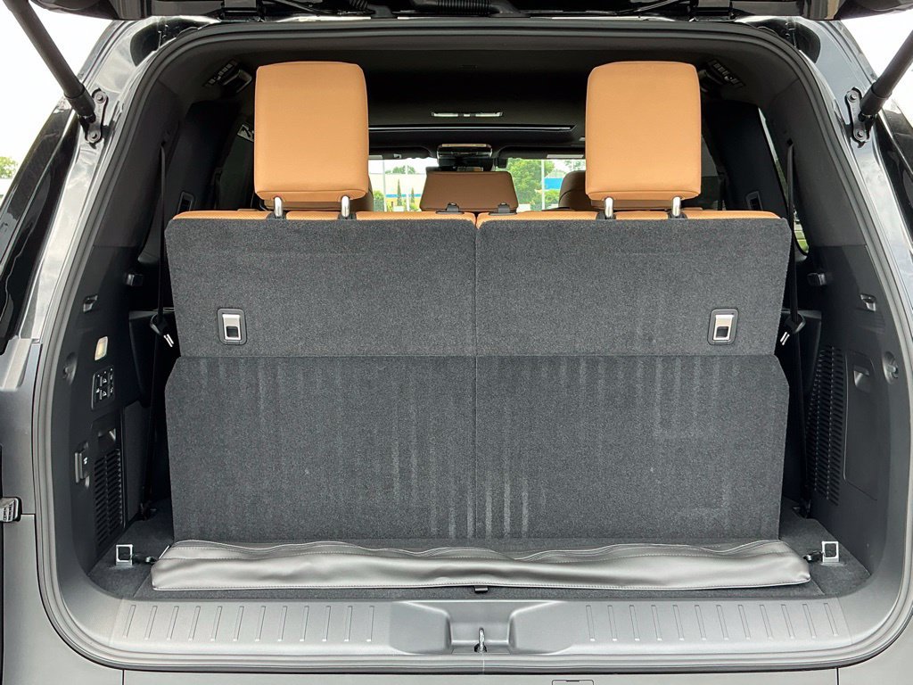 New 2026 Lexus LX 600 4WD w/ Accessory Package (2T) image 17
