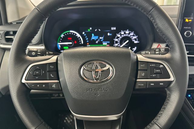 Certified 2026 Toyota Sienna XLE FWD image 28
