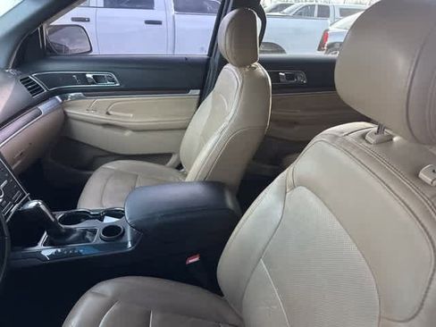 Used 2016 Ford Explorer Limited image 4