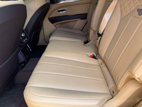 Used 2022 Bentley Bentayga image 30