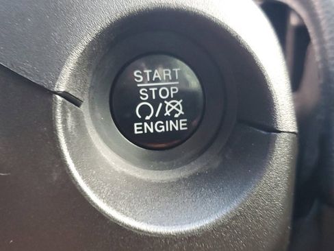 Used 2018 Jeep Compass Latitude w/ Cold Weather Group image 29