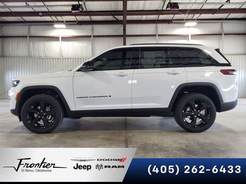 New 2025 Jeep Grand Cherokee Altitude AWD/4WD image 1