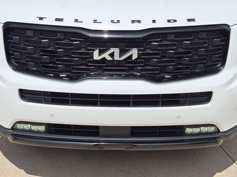 Certified 2022 Kia Telluride SX w/ SX Prestige Package AWD/4WD image 9