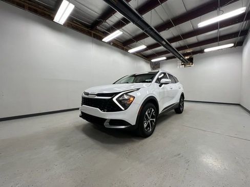 Used 2023 Kia Sportage EX image 4