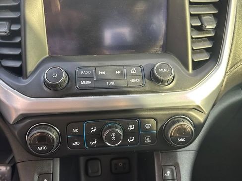 Used 2017 GMC Acadia SLT AWD/4WD image 9