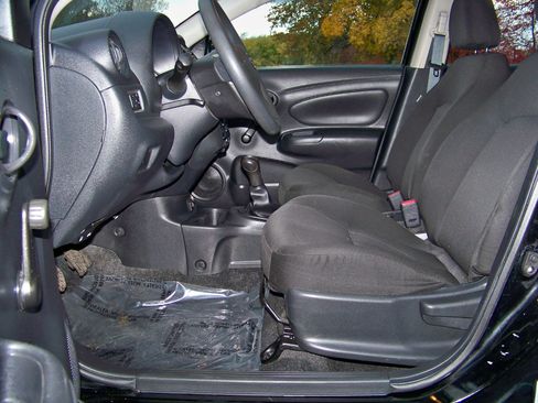 Used 2019 Nissan Versa S image 30