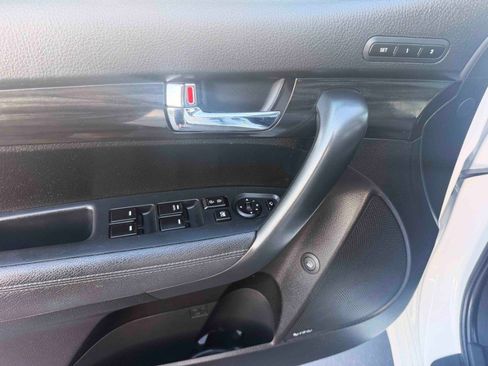 Used 2012 Kia Sorento SX w/ SX Premium Pkg image 19