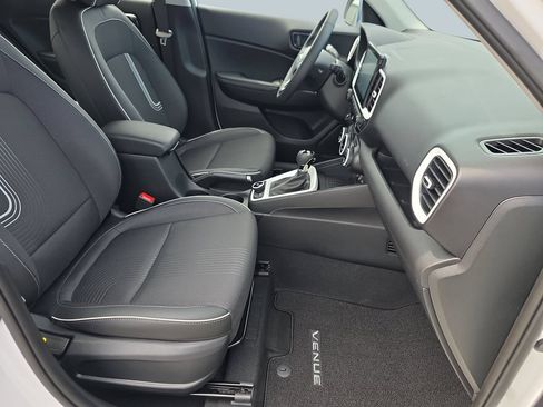 Certified 2026 Hyundai Venue SEL FWD image 33