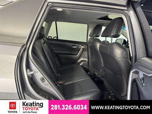 Used 2022 Toyota RAV4 XLE Premium FWD image 17