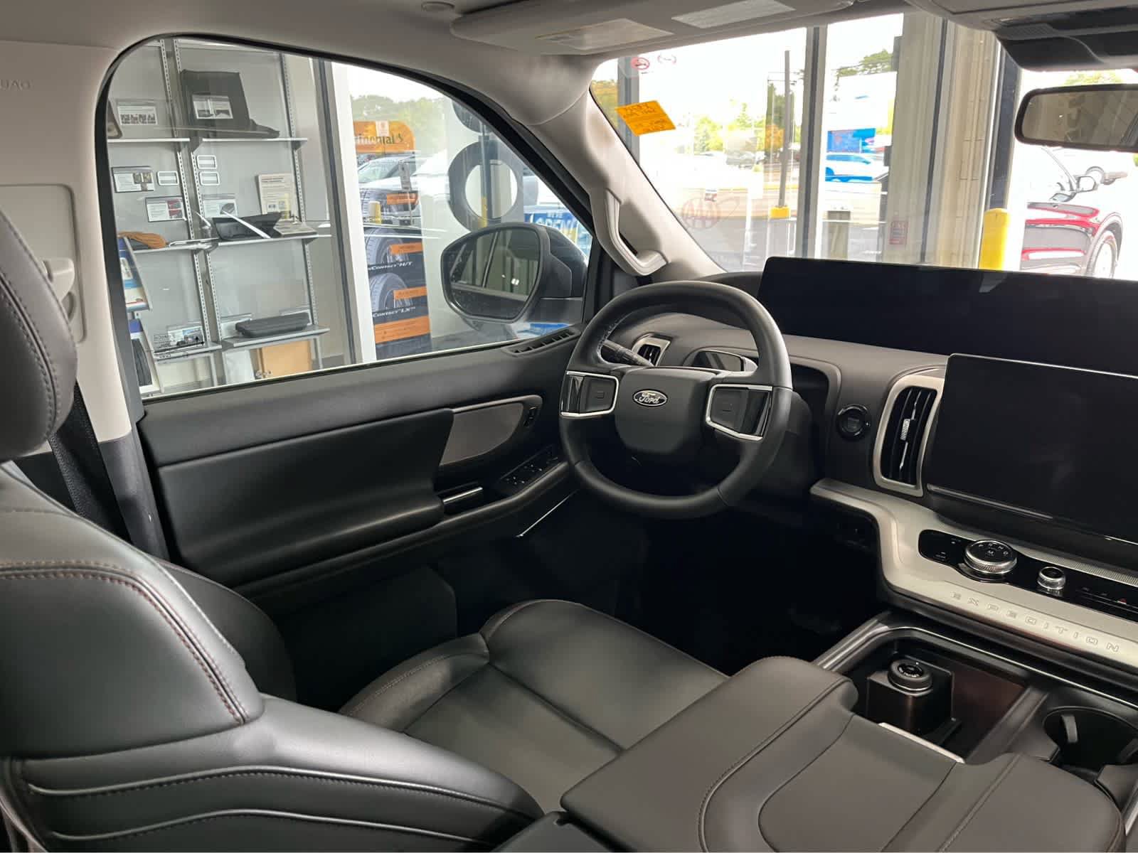Used 2025 Ford Expedition Active AWD/4WD image 17