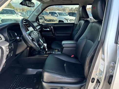 Used 2022 Toyota 4Runner TRD Off-Road Premium image 11