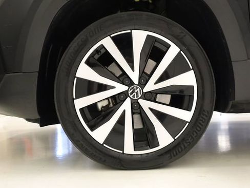 Used 2023 Volkswagen Taos SE image 8
