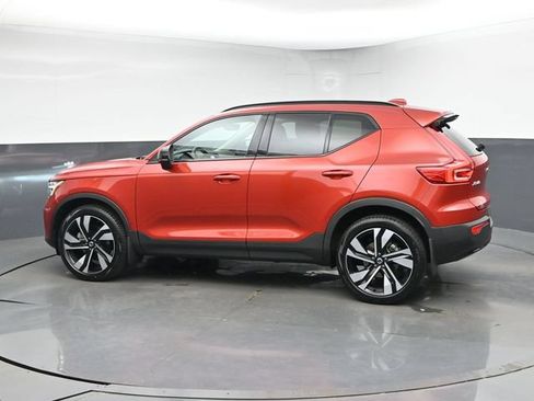 Used 2023 Volvo XC40 B5 Plus w/ Driver Assist Package AWD/4WD image 7