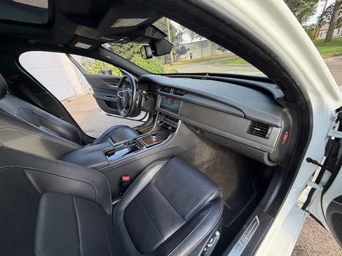 Used 2018 Jaguar XF S AWD/4WD image 28