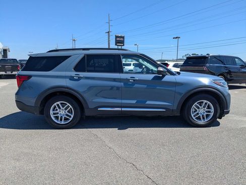Used 2025 Ford Explorer Active RWD image 3