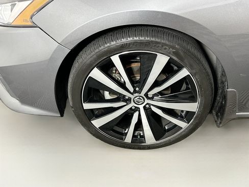Used 2021 Nissan Altima 2.5 SR FWD image 11
