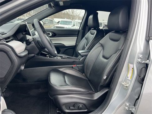 Used 2024 Jeep Compass Limited image 15