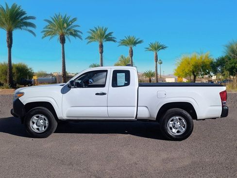 Used 2017 Toyota Tacoma SR image 2