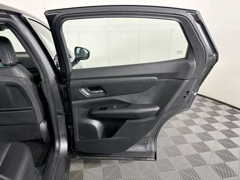 Used 2023 Nissan Ariya FWD image 30