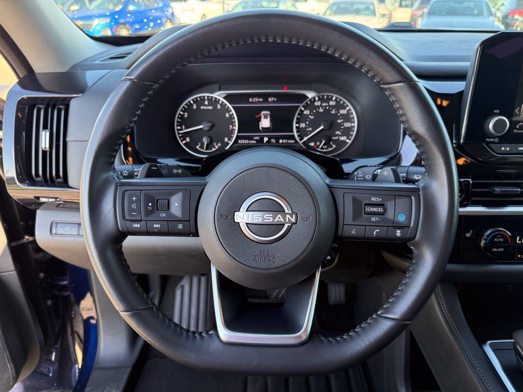 Used 2025 Nissan Pathfinder SV AWD/4WD image 15