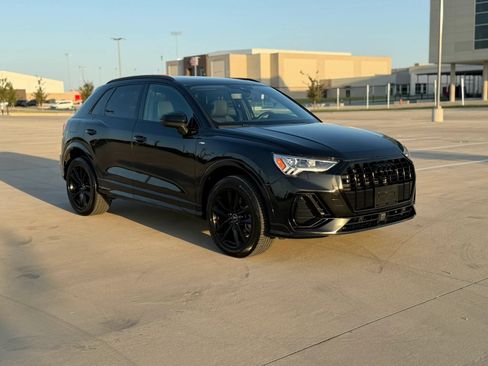 Used 2023 Audi Q3 2.0T Premium w/ Black Optic Sport Package AWD/4WD image 2
