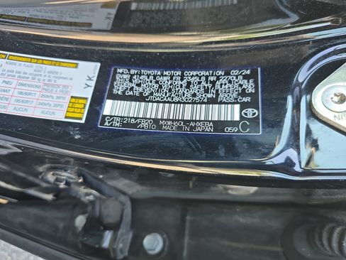 Used 2024 Toyota Prius LE FWD image 35