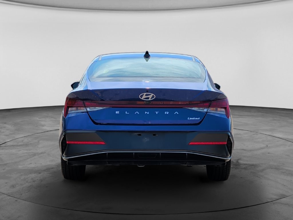 Used 2025 Hyundai Elantra Limited FWD image 6