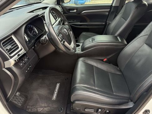 Used 2019 Toyota Highlander Limited Platinum image 25