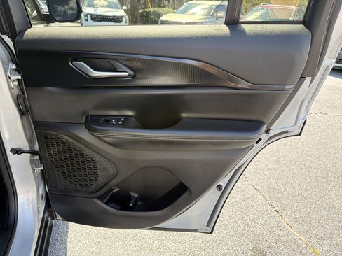 Used 2023 Jeep Grand Cherokee Altitude image 14