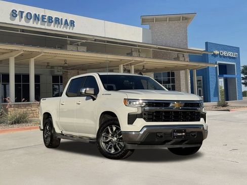 Used 2024 Chevrolet Silverado 1500 LT image 2