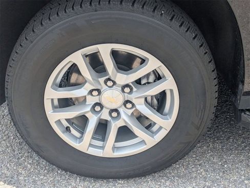 Used 2023 Chevrolet Suburban LT RWD image 10