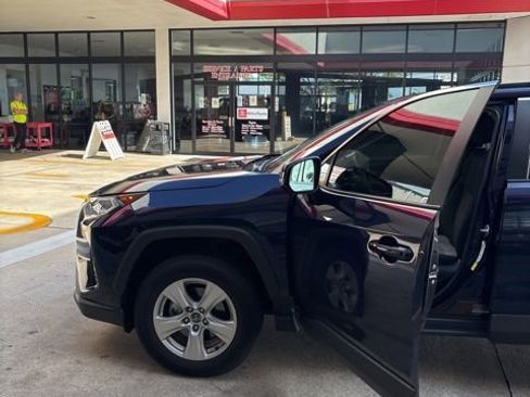 Used 2021 Toyota RAV4 XLE image 4