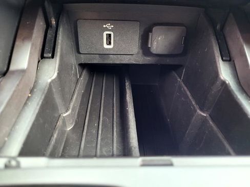 Certified 2019 Ford Explorer XLT w/ Equipment Group 202A FWD image 19