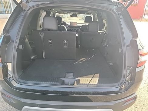 Used 2025 Honda Pilot TrailSport image 11